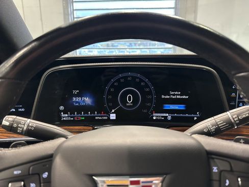 Used 2021 Cadillac Escalade ESV Premium Luxury AWD/4WD image 28