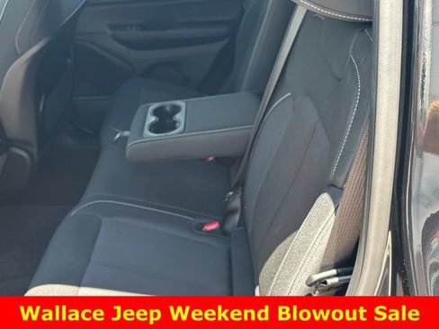 Used 2025 Jeep Grand Cherokee Laredo X RWD image 12