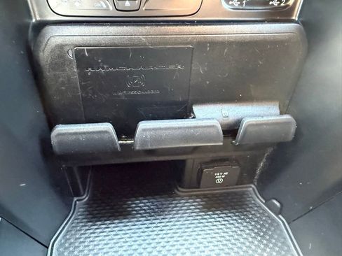 Used 2019 RAM 1500 Laramie AWD/4WD image 27