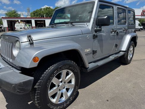 Used 2014 Jeep Wrangler Unlimited Sahara w/ Connectivity Group AWD/4WD image 9
