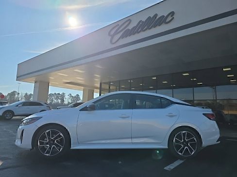 Used 2025 Nissan Sentra SR image 2