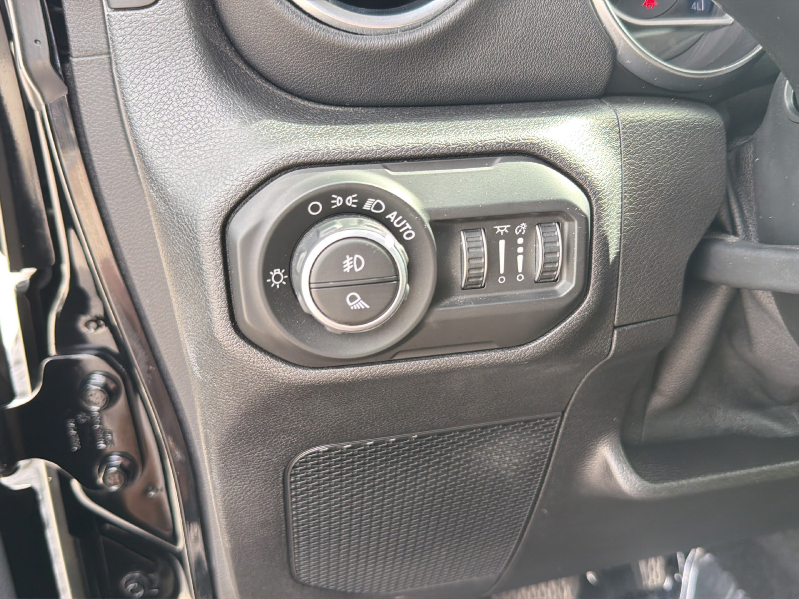 Used 2021 Jeep Gladiator Overland AWD/4WD image 19