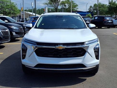 Used 2025 Chevrolet Trax LT w/ LT Convenience Package FWD image 23
