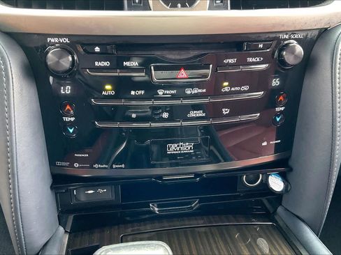 Used 2019 Lexus LX 570 4WD w/ Luxury Package image 32
