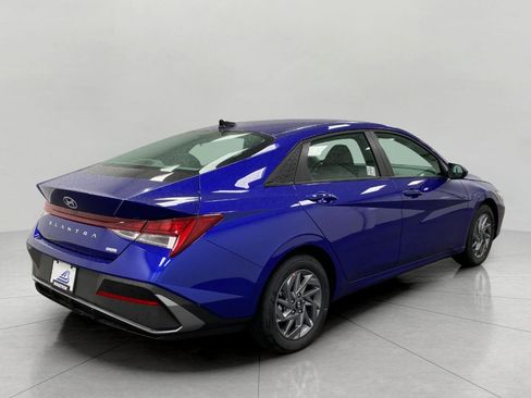 New 2026 Hyundai Elantra Hybrid FWD image 3