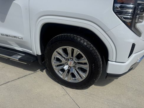 Used 2023 GMC Sierra 1500 Denali w/ Technology Package AWD/4WD image 5