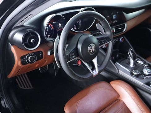 Used 2019 Alfa Romeo Giulia Ti Sport w/ Quick Order Package 22U Sport image 15