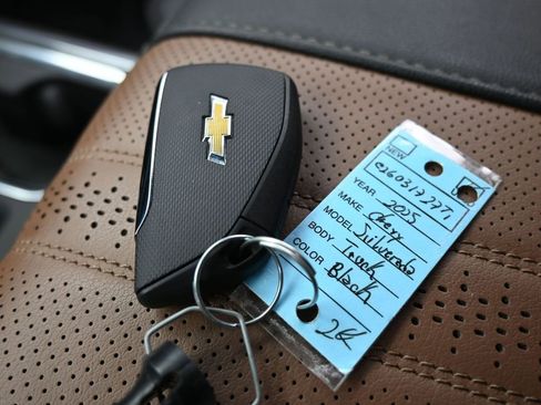 Used 2025 Chevrolet Silverado 1500 High Country image 34