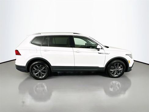 Used 2023 Volkswagen Tiguan SE image 8