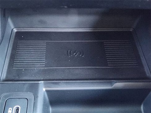 New 2025 Land Rover Range Rover Velar Dynamic SE image 17