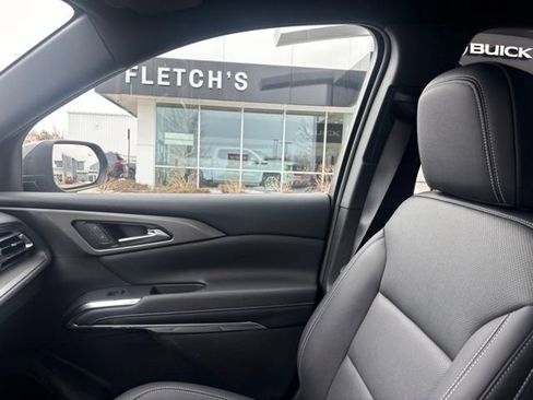 Used 2025 Chevrolet Traverse LT w/ Driver Confidence Package image 13