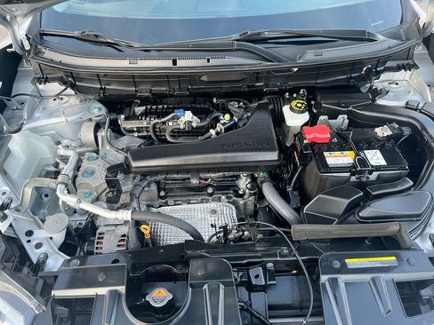 Used 2018 Nissan Rogue SL w/ Premium Package image 26