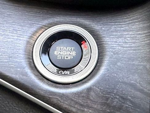 Used 2023 Jeep Grand Cherokee L Limited w/ Black Appearance Package image 13