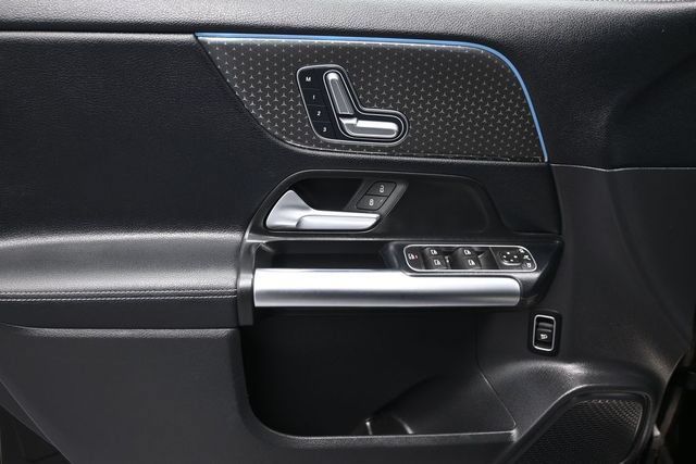 Used 2025 Mercedes-Benz GLA 250 image 8