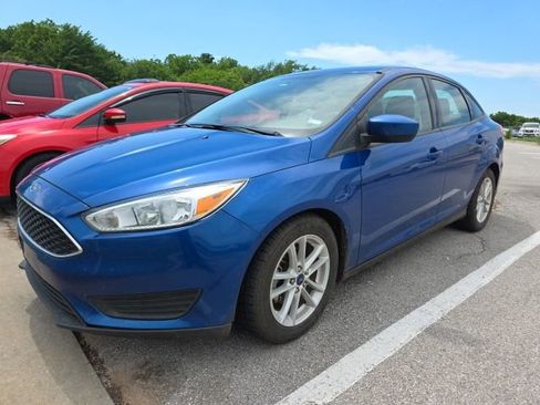 Used 2018 Ford Focus SE FWD image 1