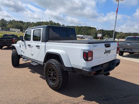 Used 2021 Jeep Gladiator Sport image 6