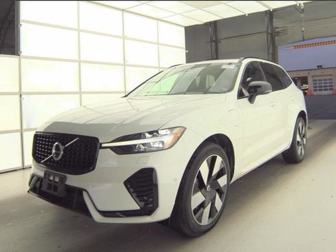 Used 2024 Volvo XC60 T8 Plus w/ Protection Package Premier AWD/4WD image 20