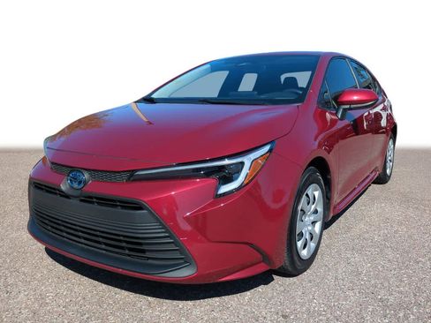 Certified 2025 Toyota Corolla LE FWD image 1