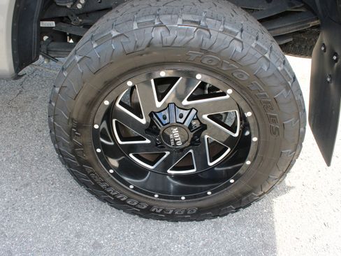 Used 2022 Ford F250 Lariat image 11