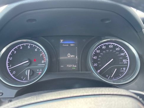 Used 2018 Toyota Camry SE w/ Moonroof Package FWD image 25