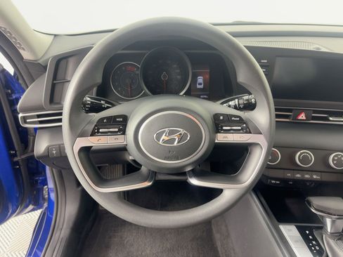 Used 2021 Hyundai Elantra SE image 17