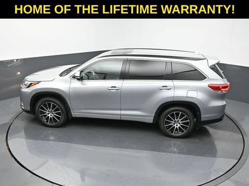 Used 2017 Toyota Highlander SE AWD/4WD image 45