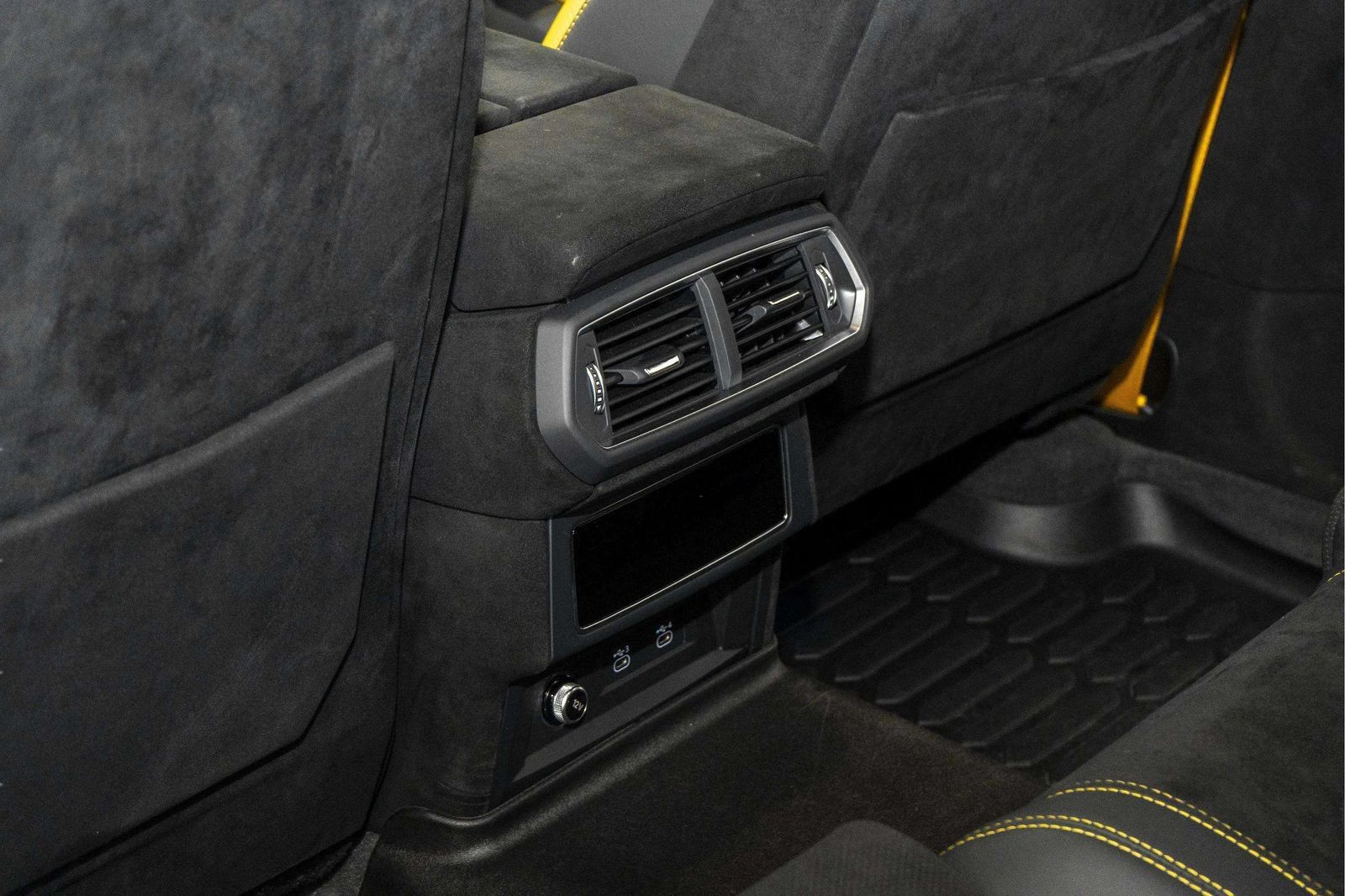Used 2024 Lamborghini Urus Performante AWD/4WD image 56