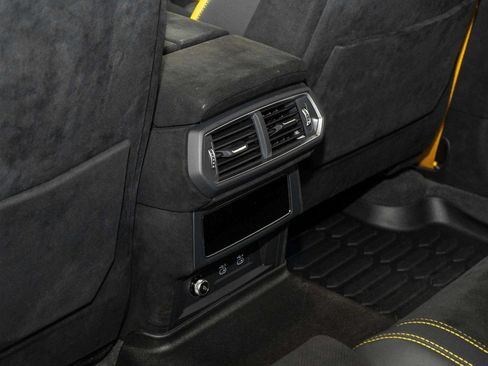 Used 2024 Lamborghini Urus Performante AWD/4WD image 56