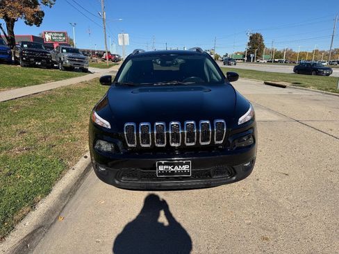 Used 2017 Jeep Cherokee Limited AWD/4WD image 8