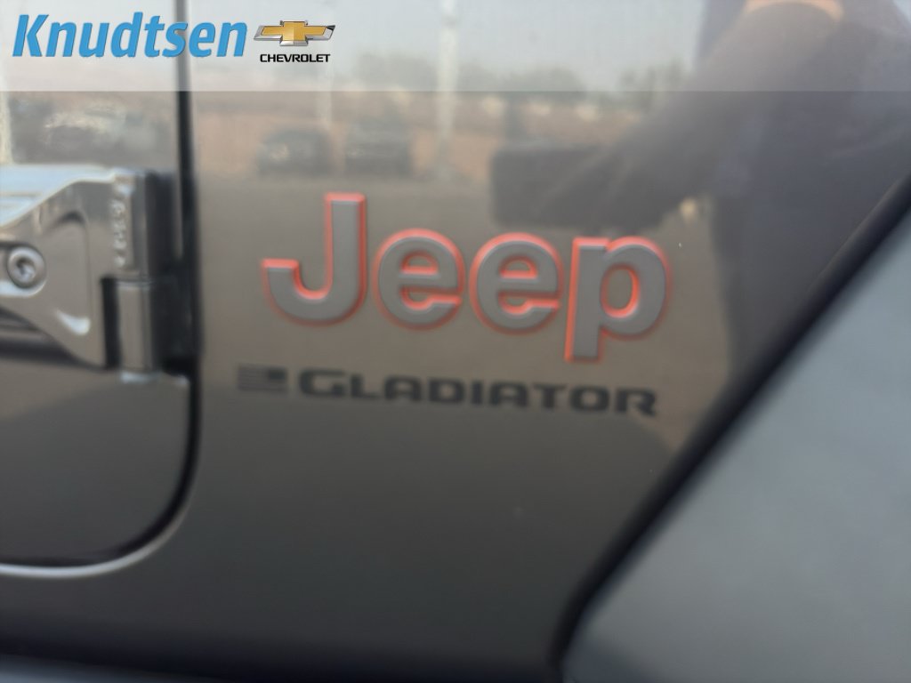 Used 2023 Jeep Gladiator Mojave w/ Cold Weather Group AWD/4WD image 10