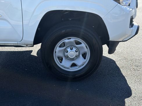 Used 2022 Toyota Tacoma SR5 image 33