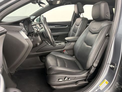 Used 2022 Cadillac XT5 Premium Luxury w/ Technology Package FWD image 5