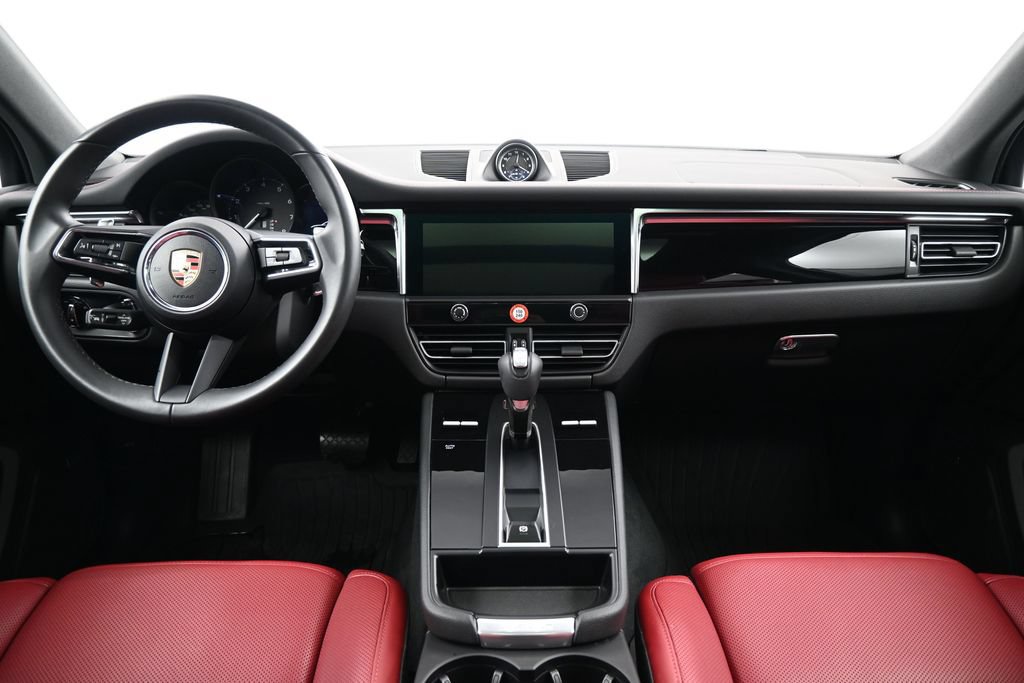 Certified 2025 Porsche Macan AWD/4WD image 9