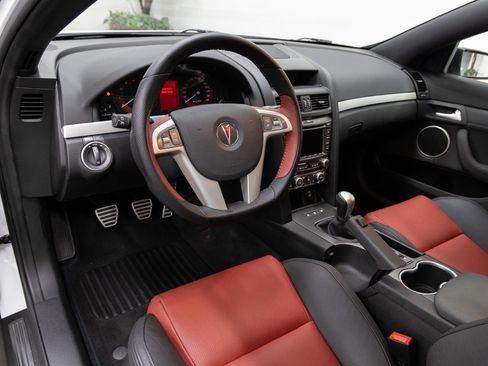 Used 2009 Pontiac G8 GXP RWD image 6