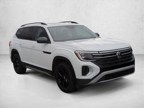 Used 2024 Volkswagen Atlas Peak Edition SE AWD/4WD image 3