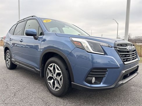 Used 2023 Subaru Forester Premium image 2