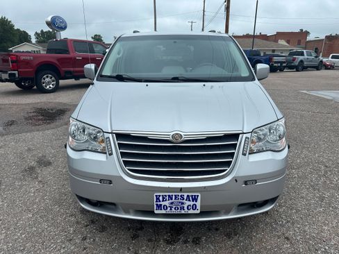 Used 2010 Chrysler Town & Country Touring FWD image 2