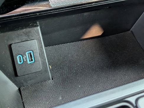 Used 2024 Ford F150 Lariat w/ FX4 Off-Road Package image 19