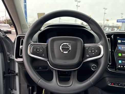 Certified 2025 Volvo XC40 B5 Core image 19