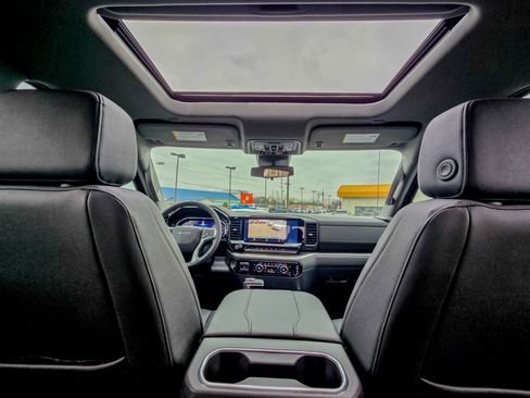 Used 2026 Chevrolet Silverado 1500 LT Trail Boss w/ Convenience Package II image 2