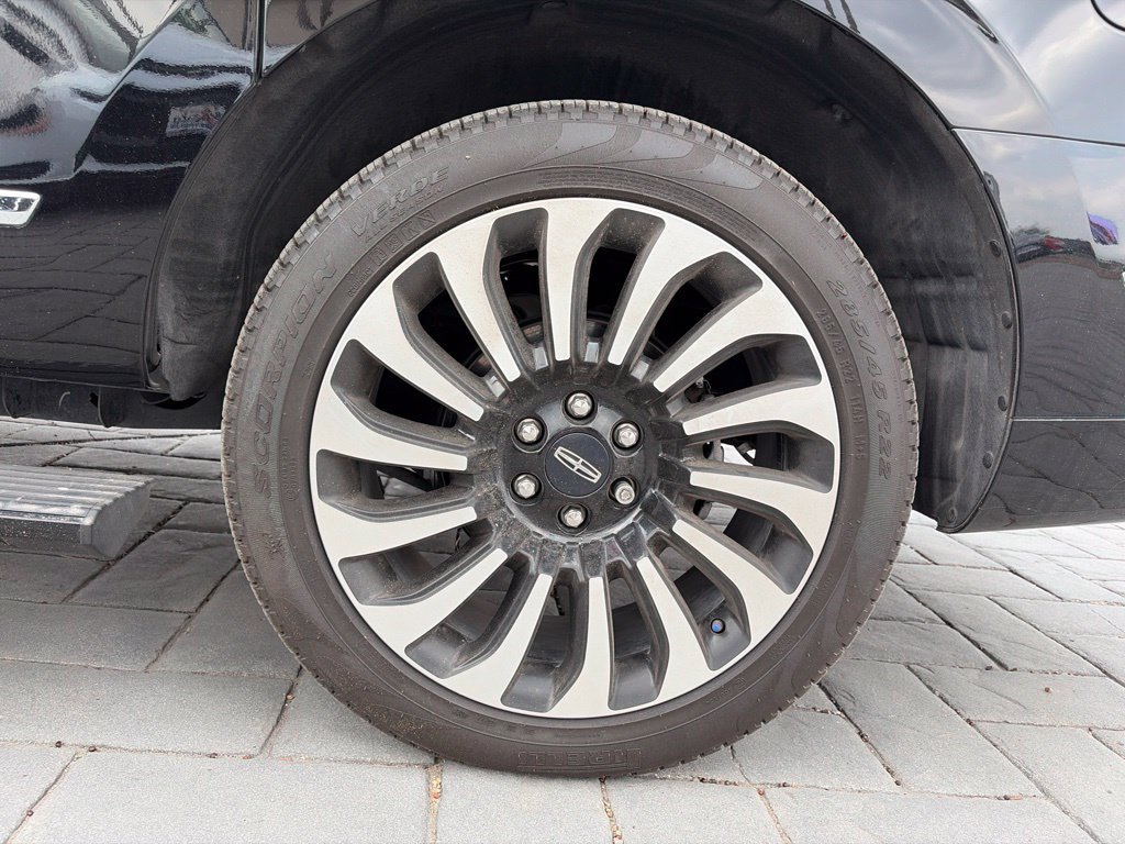 Used 2023 Lincoln Nautilus FWD w/ Premium Package image 20