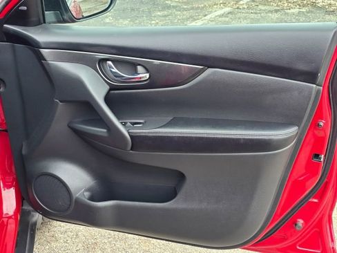 Used 2017 Nissan Rogue S image 16