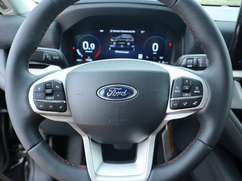New 2025 Ford Explorer Active w/ Active Comfort Package image 3