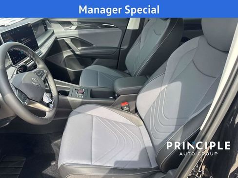 New 2025 Volkswagen Tiguan SE FWD image 24