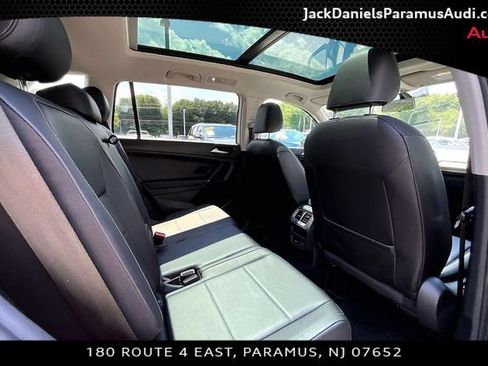 Used 2018 Volkswagen Tiguan SEL AWD/4WD image 19
