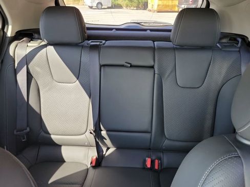 Used 2023 Buick Encore GX Essence w/ Experience Buick Package image 5