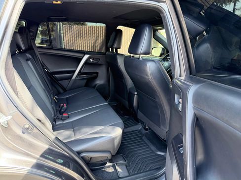 Used 2018 Toyota RAV4 SE AWD/4WD image 14