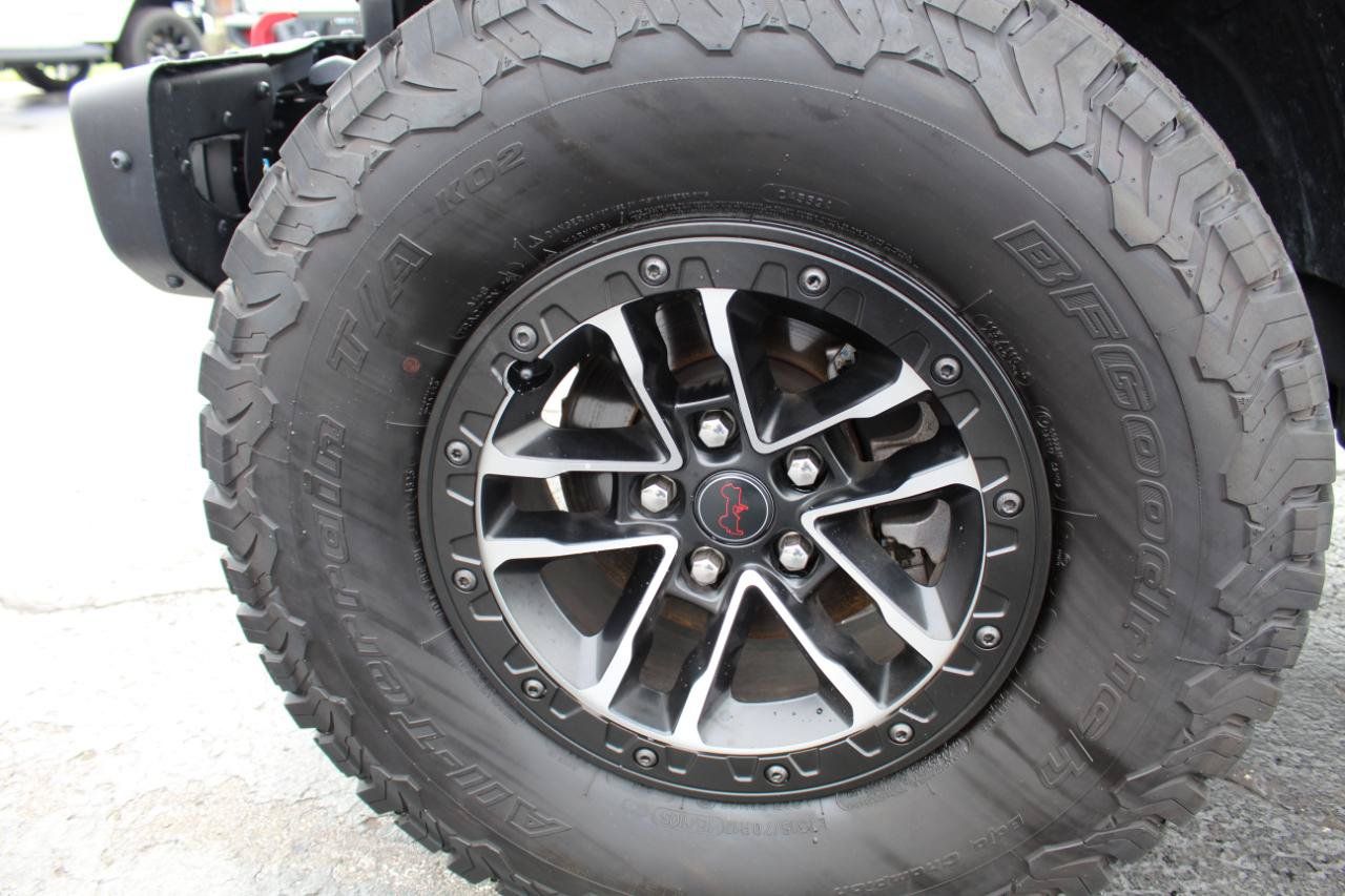 Used 2025 Jeep Gladiator Rubicon AWD/4WD image 14