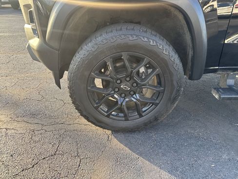 Used 2023 Chevrolet Colorado Trail Boss w/ LPO, Dark Essentials Package AWD/4WD image 7