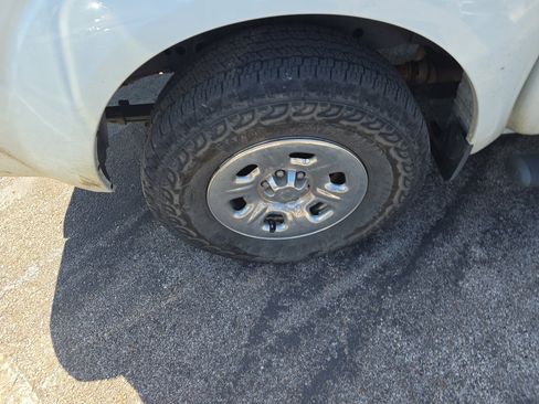 Used 2017 Nissan Frontier S image 11